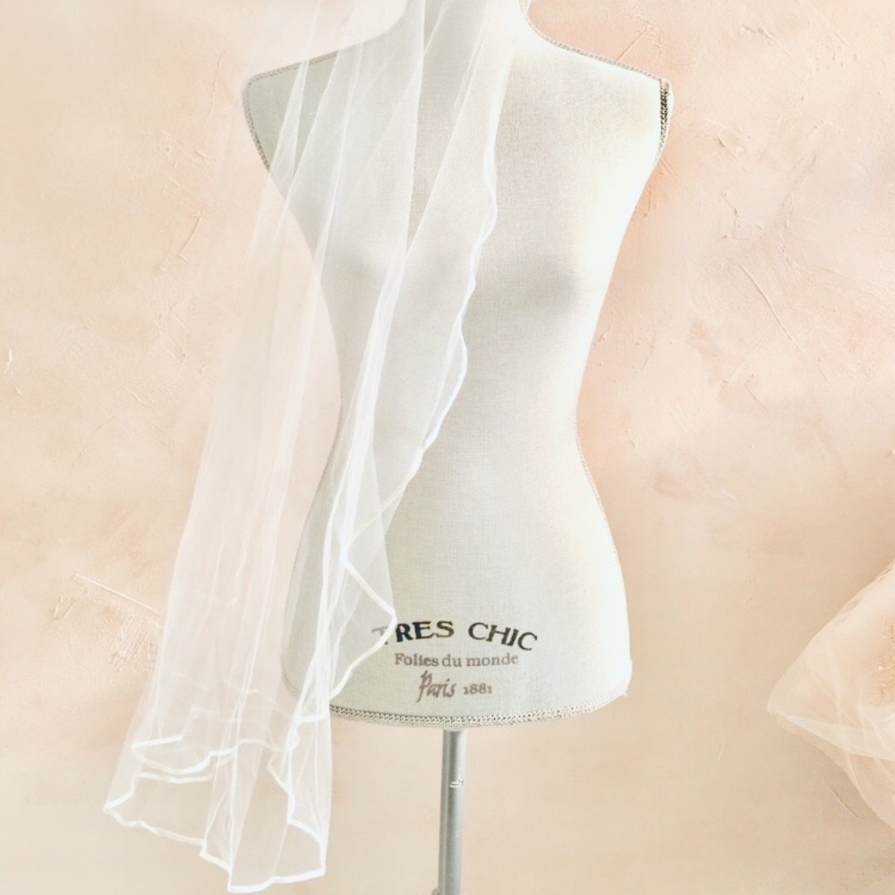 Light Ivory Piped Bridal Veil